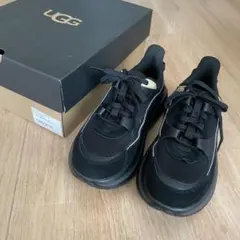 【新品未使用】UGG スニーカー 厚底 CA805 V2 ブラックのサムネイル