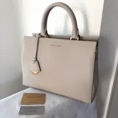CHARLES & KEITH ミラベル ストラクチャーハンドバッグ