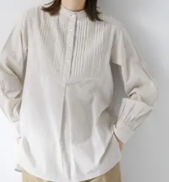 新品　サニーレーベル　スタンドフリルカラーコットンタックドレスシャツ　グレーのサムネイル