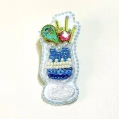 1ビーズ刺繍ブローチ　パフェ　ブルーハワイ