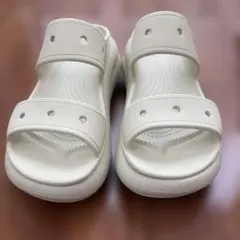 crocs クラッシュサンダル サイズM6 W8のサムネイル
