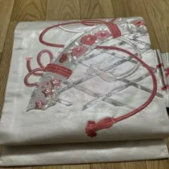 九寸名古屋帯　総刺繍　駒刺繍　籬紐花文　銀糸　正絹　100のサムネイル