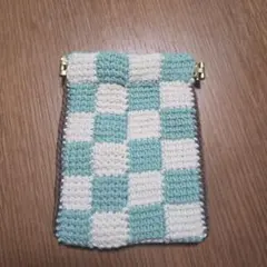 ハンドメイド かぎ針編み バネ口ポーチ チェック柄のサムネイル