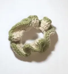 シュシュ 編み物 アイボリー 緑