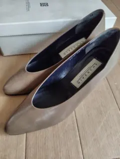 GIVENCHY ベージュ パンプス　23cmのサムネイル