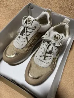 MICHAEL KORS　ベージュ　スニーカー　マイケルコース　22.5cmのサムネイル