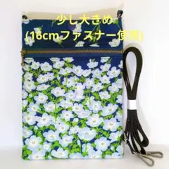 少し大きめスマホポーチ　ネモフィラ　ネイビー　【ハンドメイド】