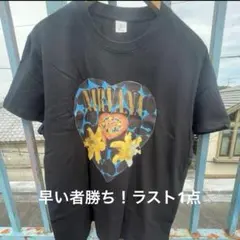 ニルヴァーナ ハート花柄Tシャツ 黒 M カートコバーン バンドT【4880】 ニルヴァーナ ハート花柄Tシャツ 黒 M カートコバーン バンドT