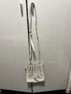ホワイト ギャザーショルダーバッグ