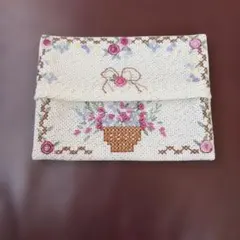 花柄刺繍 ポケットティッシュケース　 ハンドメイド新品未使用