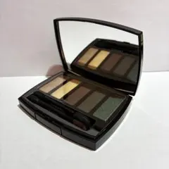 ♠ シャネル　トレ　ドゥ　キャラクテール　アイシャドウ 未使用のサムネイル