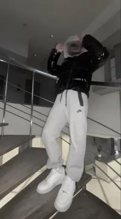 ブラック フード付き ダウンジャケット