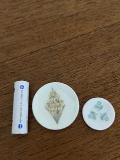 ミニチュア　家具雑貨　お皿　食器　シルバニアファミリーがお好きな方に　美品