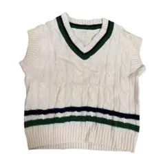 ホワイト ケーブルニット Vネックベスト　ぐ