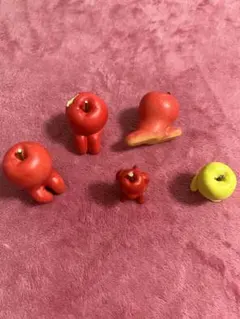 ガチャガチャ　座るリンゴ