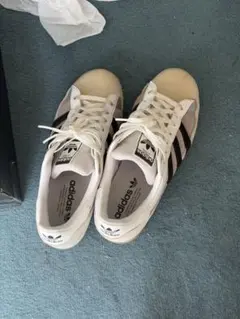 adidas ホワイト ブラック スニーカー