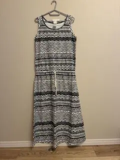 白黒幾何学模様ノースリーブロングワンピース