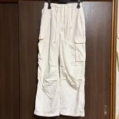 ホワイト カーゴパンツ ウエストゴム ドローストリングのサムネイル