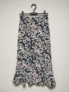 美品　EPOCA　グラフィカルプリントマーメイドスカート　花柄　40　黒