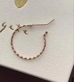 agete 10kゴールドフープピアス片耳 ツイストデザイン