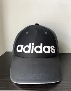 美品 子ども用　adidas　サイズ 54cm〜57cm キャップ