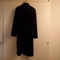 インディビ　INDIVI スタンドカラー 黒の隠れボタン付きロングコート 38