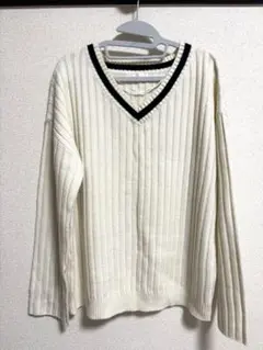 ホワイト Vネック リブニット 長袖