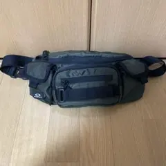 OAKLEY ボディバッグ　ウエストポーチ　カーキ