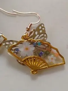 ソメイヨシノ　桜　ハンドメイド 扇子　フックピアス 　蝶と花