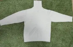 ホワイト タートルネック ニットセーター