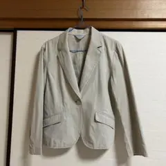 ベージュのジャケット