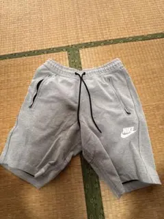 NIKE ショートパンツ グレー Mサイズのサムネイル