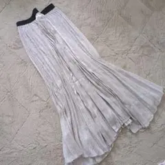 T-48オフホワイトホワイトプリーツスカート ブラックウエストバンド