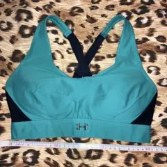 概ね美品 Under Armour 緑/黒 クロスバックトップス MD
