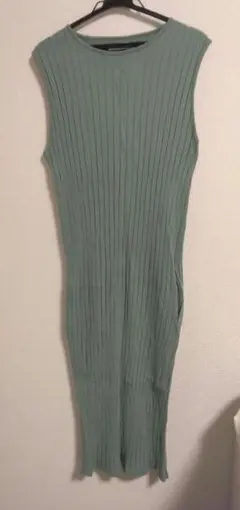 【美品】JURIANOJURRIE グリーン ノースリーブワンピースのサムネイル