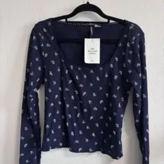 【新品未使用】H&M スクエアネック花柄 ネイビー　長袖Tシャツ Lサイズ