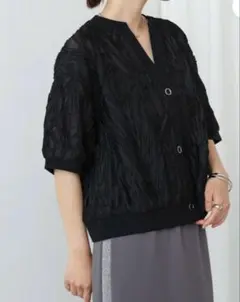 ブージュルード　黒の半袖カーディガン