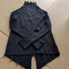 リブ編み黒ハイネックニットセーター