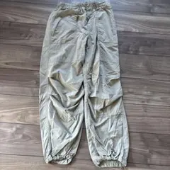 ジーユー　パラシュートパンツ　グリーン　M