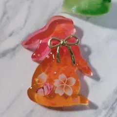 再販不可。大きめ♡マトリカリア♡うさぎレジンヘアゴムブローチ