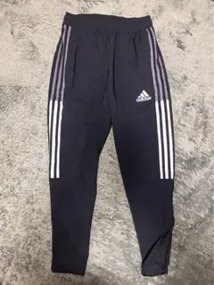 新品未使用品　adidas トレーニングパンツ 黒 3本ライン
