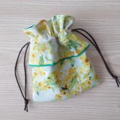 フリルの裾も可愛い巾着ポーチ(ミモザホワイト)　miniサイズ