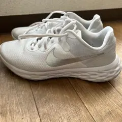 Nike ホワイト ランニングシューズ