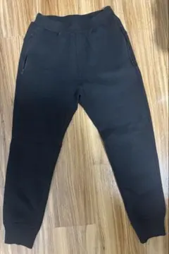 UNIQLO キッズ ブラックパンツ 140