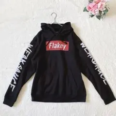 フード付きパーカー　裏起毛　ボックスロゴ　ブラック　カジュアル