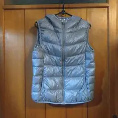 期間限定値下げ！ UNIQLO フード付き ダウンベスト グレー M 収納袋付き