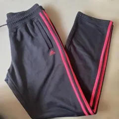 adidas ジャージパンツ 黒/赤 ストライプ