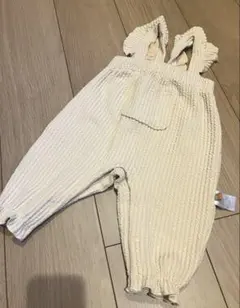 フリル付きクリーム色オーバーオール