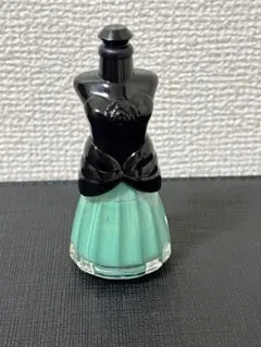 ANNA SUI アナスイ　ネイルカラー　水色　エメラルドグリーン ラメ　100のサムネイル