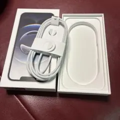 iPhone16e空箱　USB-C to USB-C ケーブル